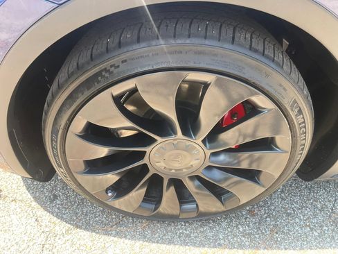 Used 2022 Tesla Model Y Performance AWD/4WD image 9