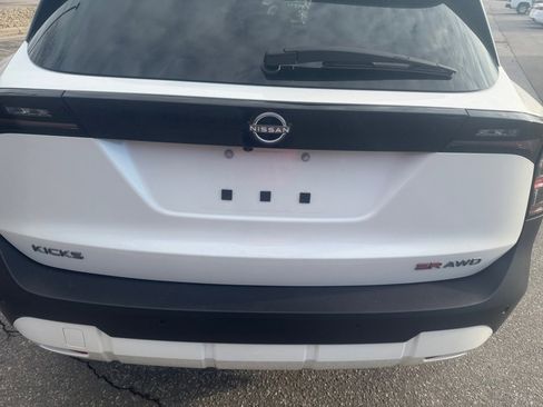 Used 2025 Nissan Kicks SR image 18