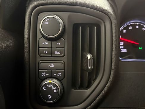 Used 2023 Chevrolet Silverado 1500 Custom image 24