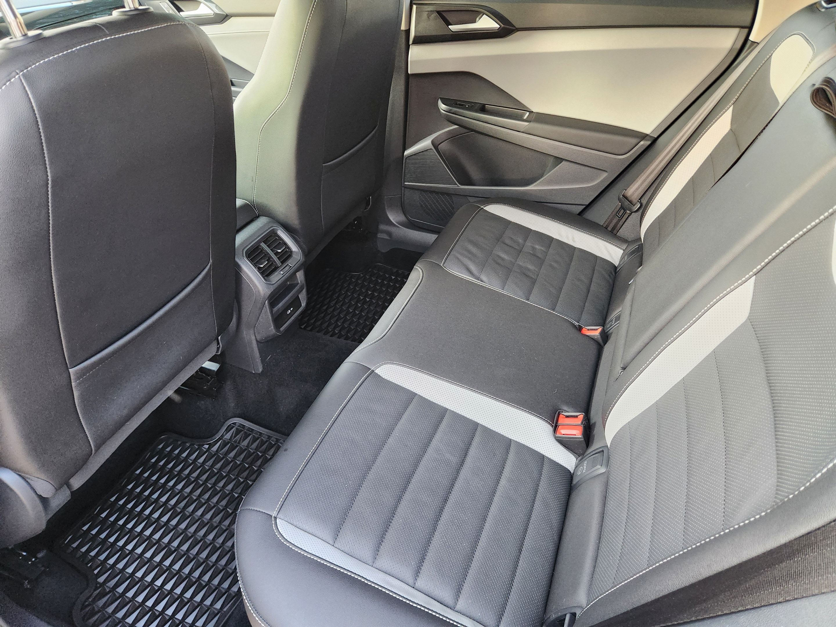 Used 2022 Volkswagen Taos SEL FWD image 27