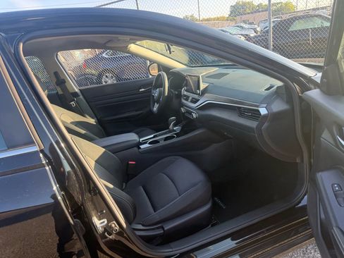 Used 2024 Nissan Altima 2.5 SV image 26