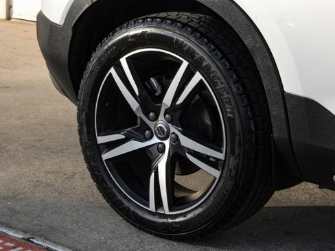 Used 2021 Volvo XC40 T4 R-Design image 60