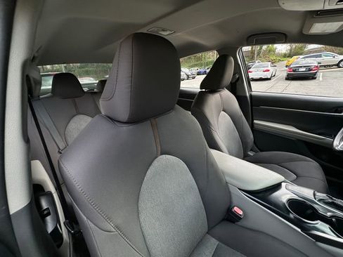 Used 2018 Toyota Camry L image 18