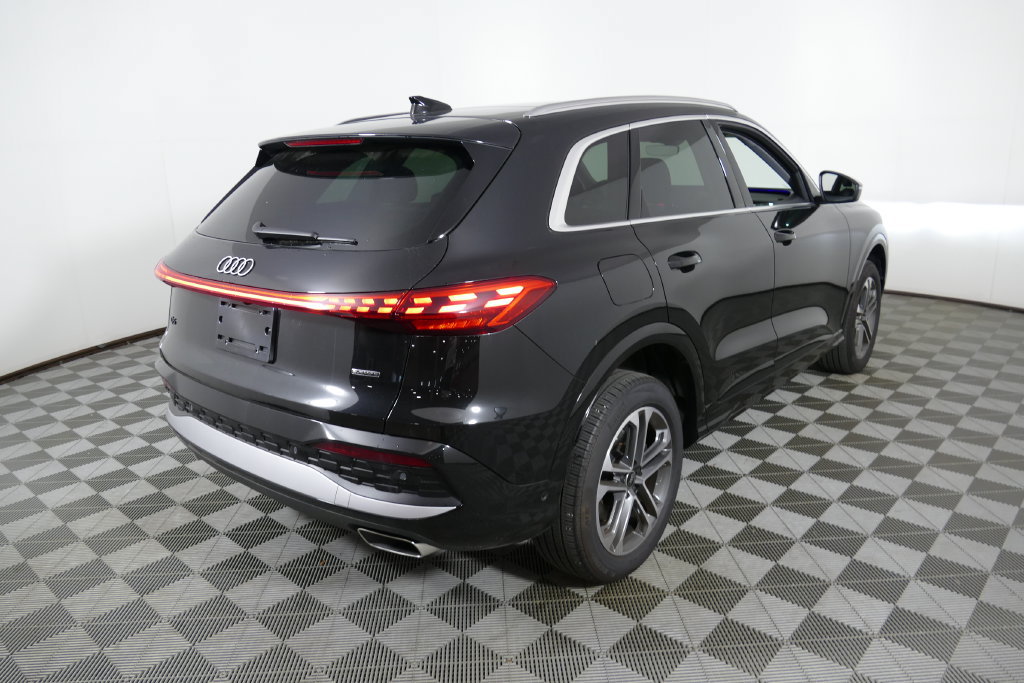 Certified 2025 Audi Q5 Premium w/ Convenience Package AWD/4WD image 3
