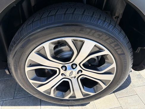 Used 2018 Ford Explorer Platinum image 35