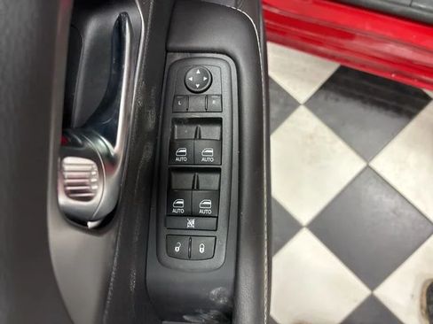 Used 2026 Chrysler Pacifica Select w/ S Appearance Package AWD/4WD image 9