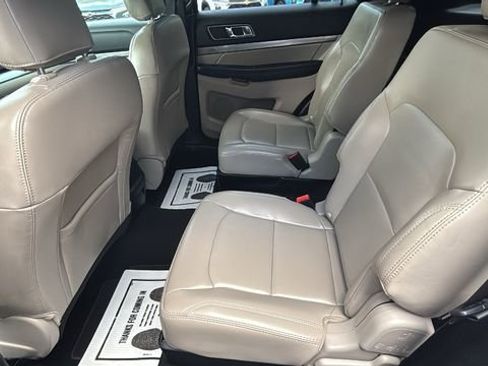 Used 2019 Ford Explorer XLT w/ Equipment Group 202A AWD/4WD image 14