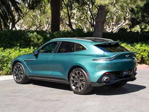 Used 2021 Aston Martin DBX AWD/4WD image 4