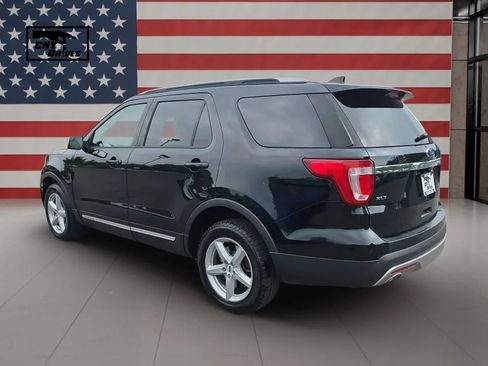 Used 2017 Ford Explorer XLT w/ Equipment Group 202A AWD/4WD image 7