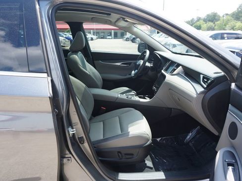 Used 2023 INFINITI QX50 Luxe FWD image 16
