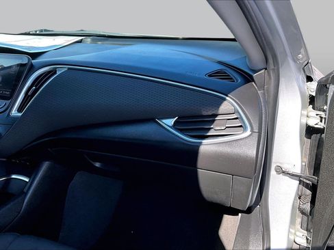 Used 2020 Chevrolet Malibu LT FWD image 12