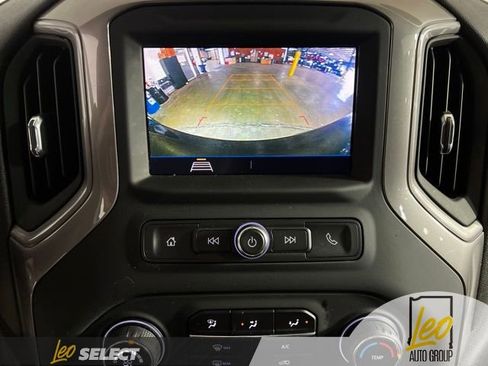 Used 2020 Chevrolet Silverado 1500 Custom w/ Custom Convenience Package AWD/4WD image 15