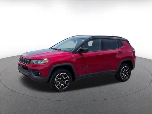 Used 2025 Jeep Compass Trailhawk AWD/4WD image 7