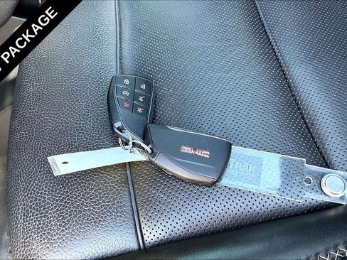 Used 2021 GMC Yukon Denali w/ Denali Premium Package AWD/4WD image 10