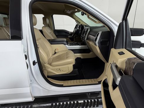 Used 2019 Ford F250 Lariat w/ Lariat Ultimate Package image 6