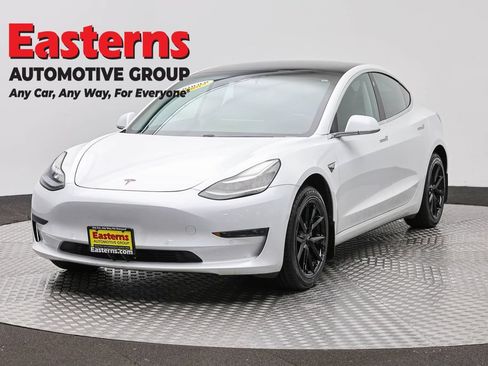 Used 2019 Tesla Model 3 Standard Range RWD image 1