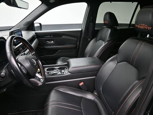Used 2023 Honda Pilot TrailSport image 11