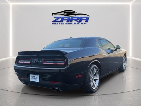 Used 2022 Dodge Challenger SXT RWD image 7