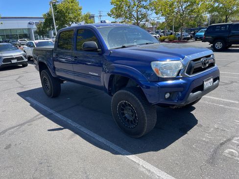 Used 2015 Toyota Tacoma PreRunner w/ TRD Off-Road Package RWD image 3