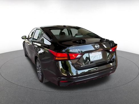 Used 2025 Nissan Altima 2.5 SV FWD image 10