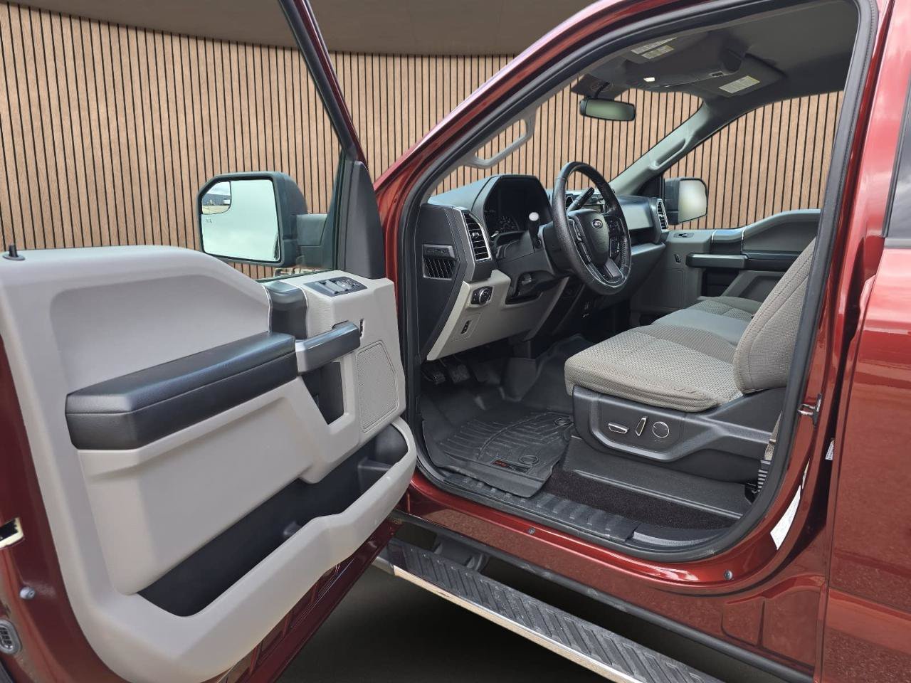 Used 2016 Ford F150 XLT w/ Equipment Group 302A Luxury AWD/4WD image 12