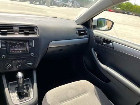 Used 2017 Volkswagen Jetta S w/ Jetta S Cold Weather Package image 12