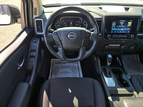 Used 2024 Nissan Frontier SV w/ Technology Package RWD image 3