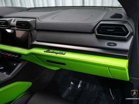 Used 2025 Lamborghini Urus SE image 53