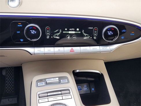 Used 2025 Genesis GV70 2.5T w/ Advanced Package image 15