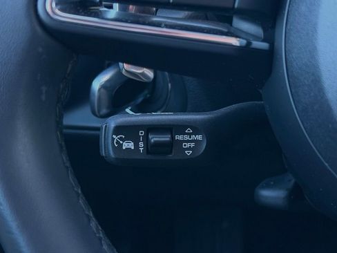 Used 2025 Porsche Macan image 42