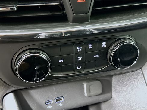 Used 2025 Buick Encore GX Preferred AWD/4WD image 23