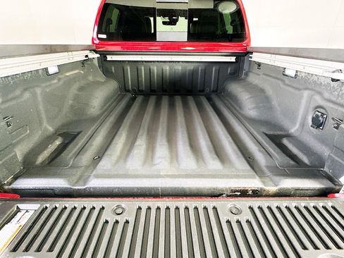 Used 2024 Nissan Frontier SL image 27