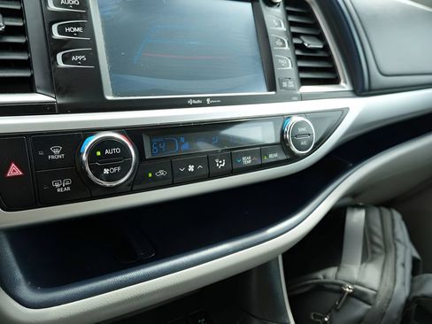 Used 2015 Toyota Highlander XLE AWD/4WD image 30