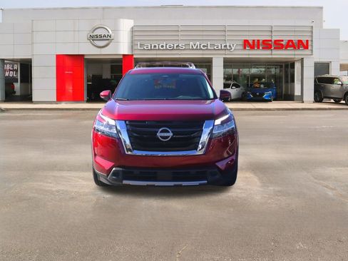Used 2024 Nissan Pathfinder SL image 8