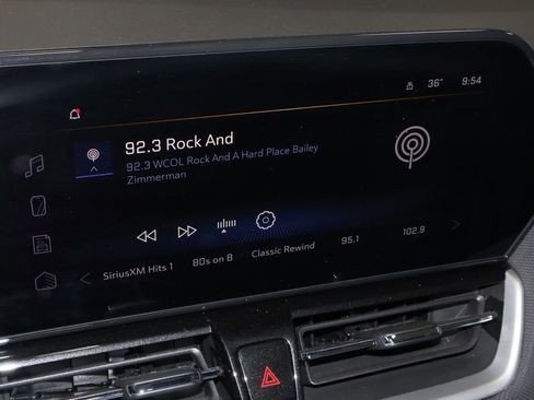 Used 2025 Chevrolet TrailBlazer LT w/ LT Cold Weather Package FWD image 3