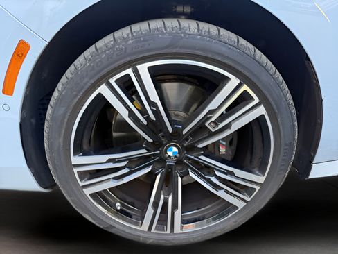 Used 2023 BMW 740i w/ Parking Assistance Package RWD image 35