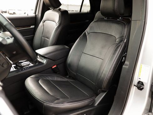 Used 2018 Ford Explorer Limited image 21