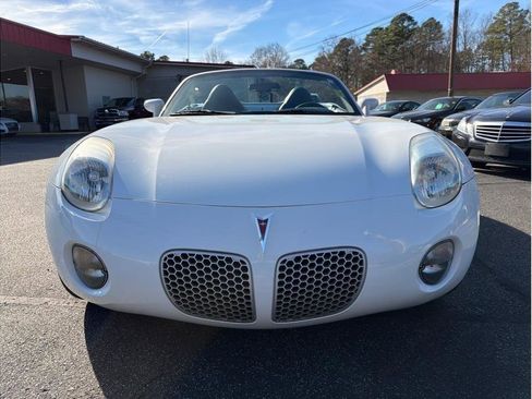 Used 2006 Pontiac Solstice Convertible w/ Premium Package RWD image 2