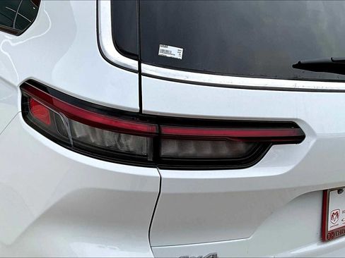 New 2025 Jeep Grand Cherokee L Limited w/ MOPAR Finishing Package image 15