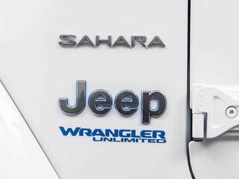 Used 2022 Jeep Wrangler Sahara image 16