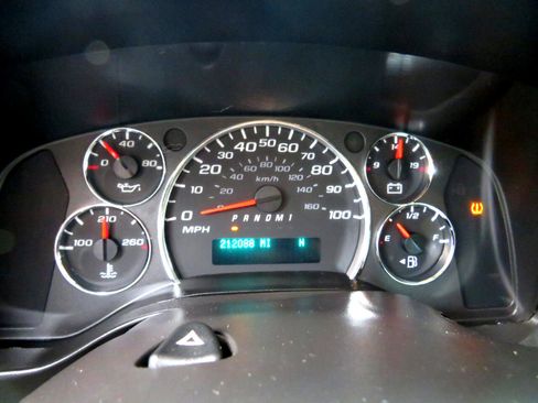 Used 2014 Chevrolet Express 2500 2500 Cargo image 9