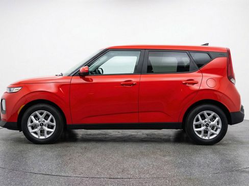 Used 2025 Kia Soul LX w/ LX Technology Package FWD image 4