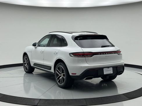 Certified 2025 Porsche Macan image 3