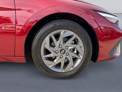 Used 2024 Hyundai Elantra SEL FWD image 9