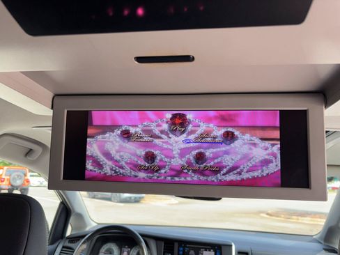 Used 2016 Toyota Sienna SE Premium FWD image 41