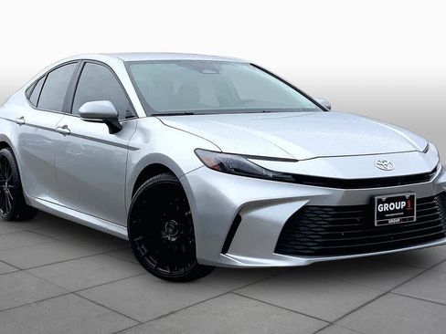 Used 2025 Toyota Camry LE w/ Convenience Package image 3