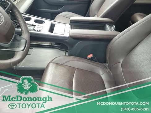 Used 2021 Toyota Sienna Platinum image 7