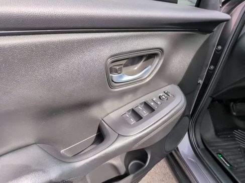 Used 2025 Honda HR-V LX image 10