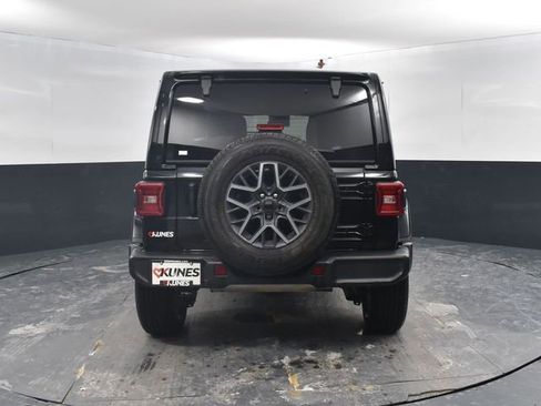 Used 2024 Jeep Wrangler Unlimited Sahara AWD/4WD image 8