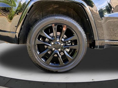 Certified 2022 Jeep Grand Cherokee Laredo X AWD/4WD image 37